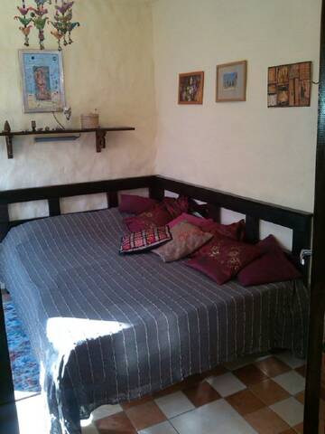 Номер с топчаном  в Гостевом доме Счастье Есть